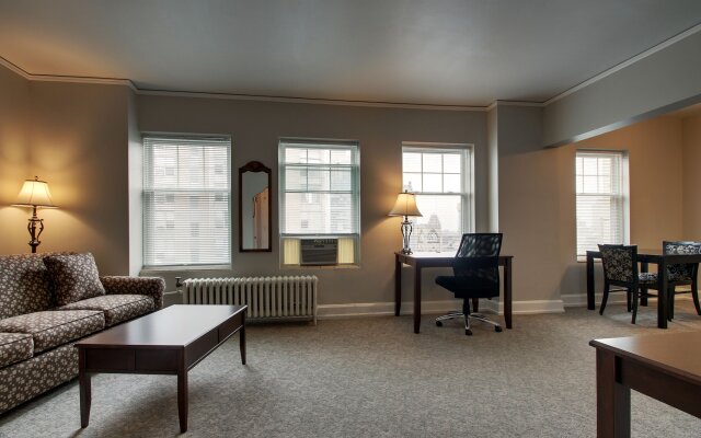 The Knickerbocker on the Lake