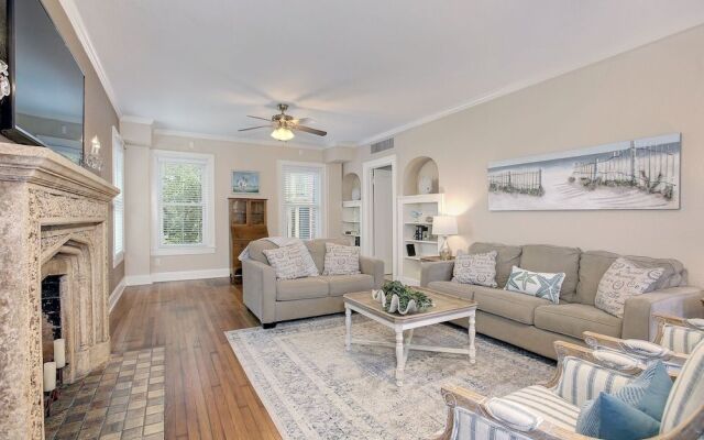 Asher House 4 Bedroom Home by Redawning