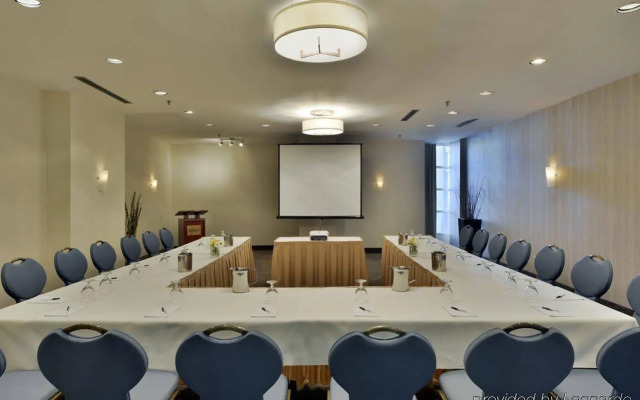 Holiday Inn Ottawa Dwtn - Parliament Hill by IHG