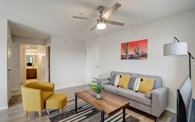 FRONTDESK Jade Scottsdale Apts Central Scottsdale