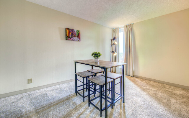 Spacious Back Bay Condo with Great Amenities!