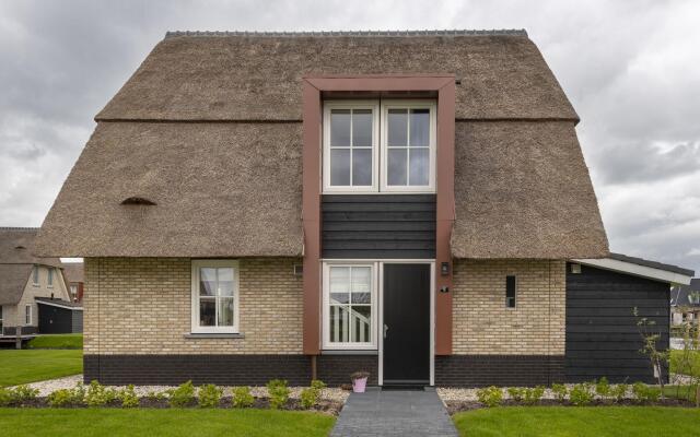 Villa With a Sauna in Tjeukemeer