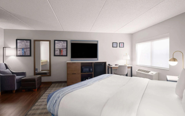 AmericInn by Wyndham Shakopee Near Canterbury Park
