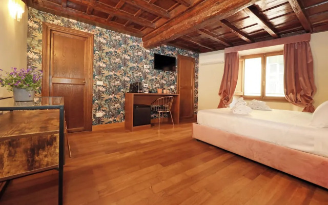 Golden Pantheon Rooms