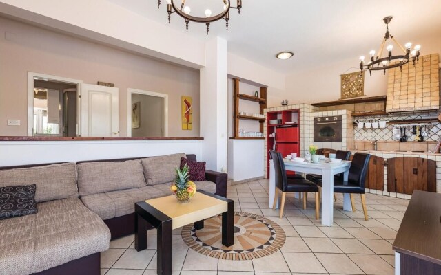Beautiful Home in Pag With Wifi and 6 Bedrooms