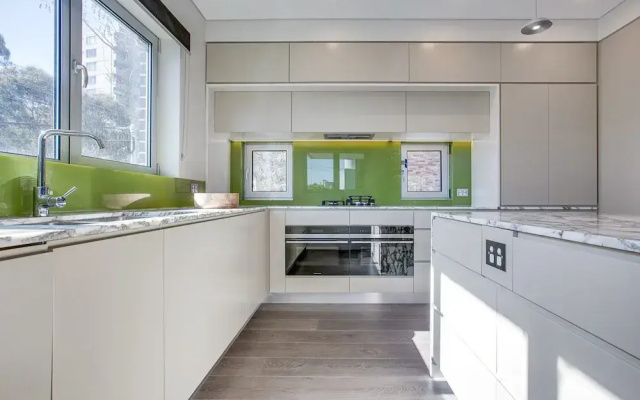 Spacious 2-bed Apartment Close to City