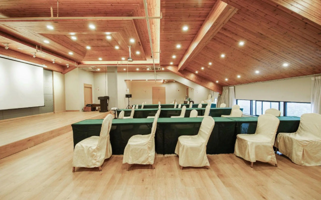 Yixing Eastluus Hotel