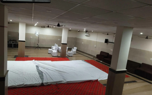 Hotel Ru And Banquet Hall By OYO Rooms