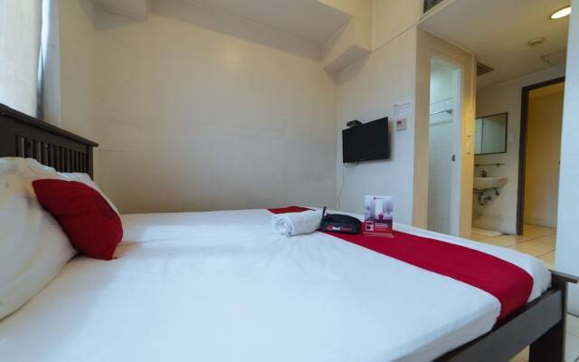 Golden Panda Dormtel by RedDoorz