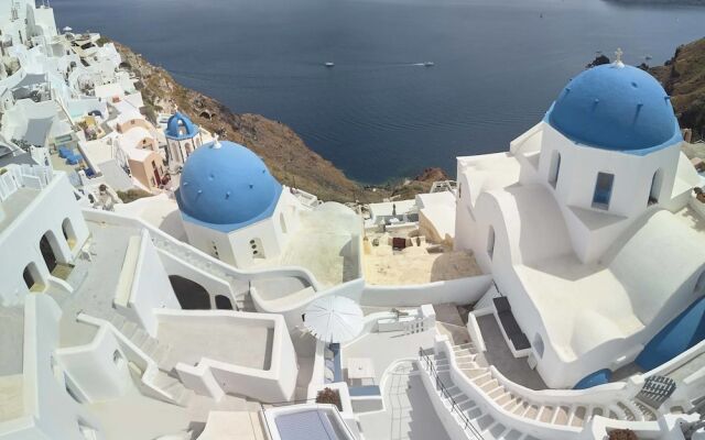 Cave Suite Oia