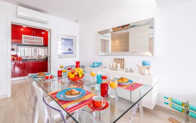 Luxurious Seaview Apartment with pool 5min Beach