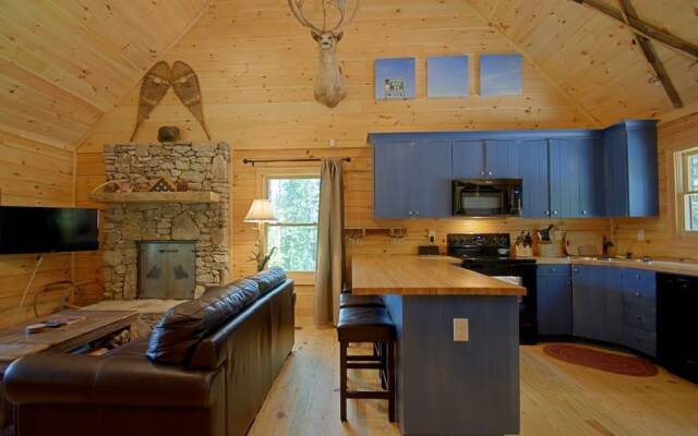 Taj's 3 Bedroom Cabin - 3 Br Cabin