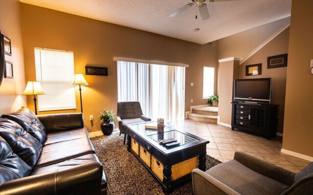 Cozy - Adorable 3 Bed 2.5 Bath Townhouse 1015