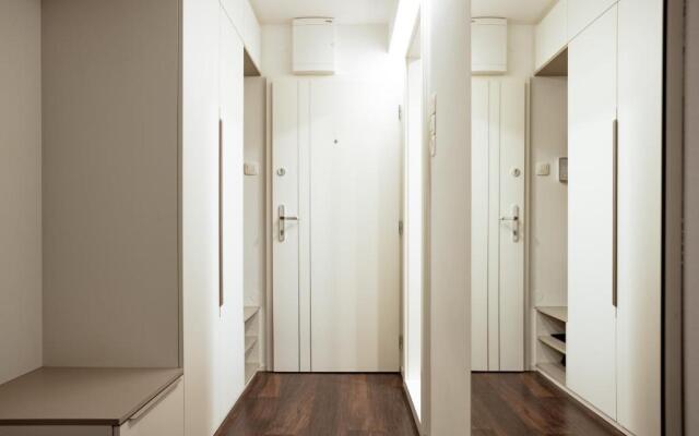 Elegant 1-bedroom apartment near hill forest