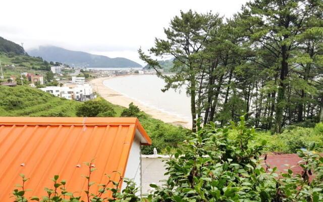 Geojae Oedo House Pension