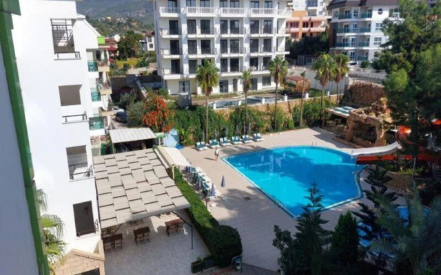 Green Life Hotel