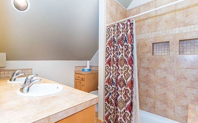 Heart of Truckee by Tahoe Mountain Properties