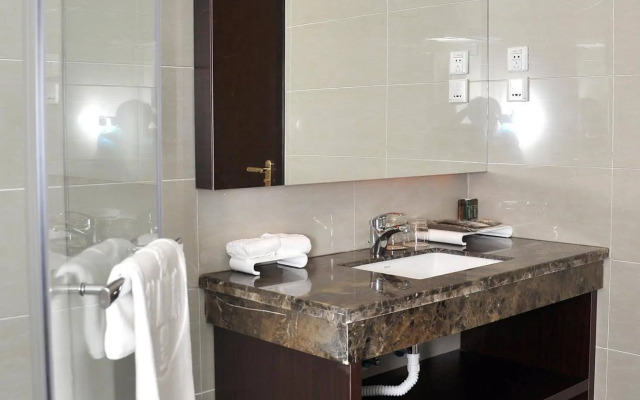 Starway Premier Qingdao Exhibition Center Hotel