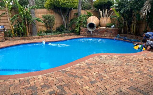 Private 3 bedroom 3kms away from Emerald Casino