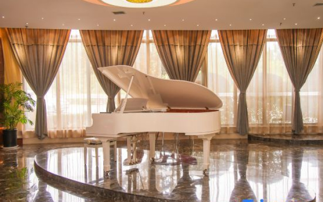 Linzhou Hongqiqu International Hotel