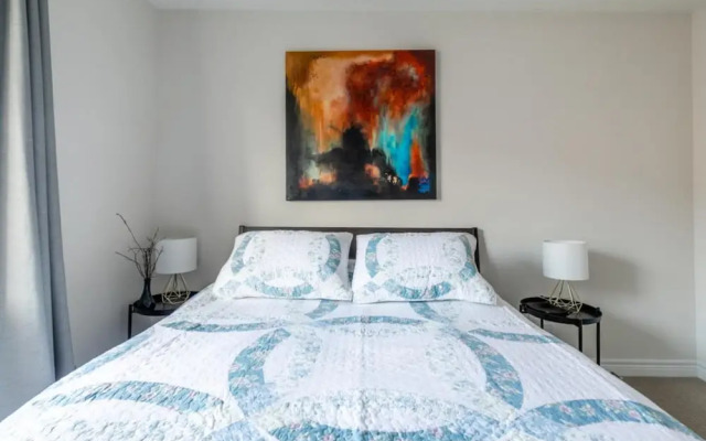 Modern Lakeshore 3BR 3BA TH Free Parking BBQ