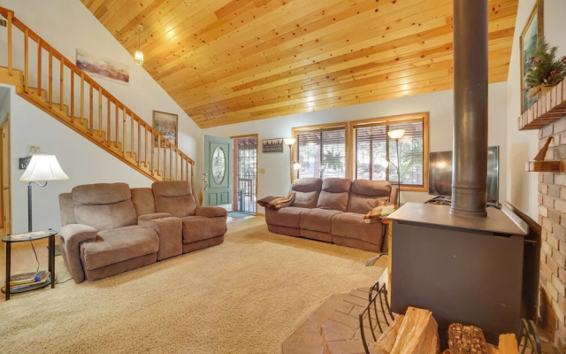 Relax Fireside + Play Games! Hikers Haven in Pine