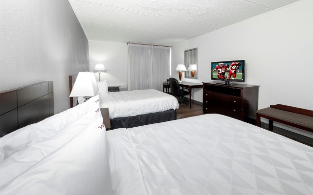 Red Roof Inn PLUS+ Newark Liberty Airport - Carteret