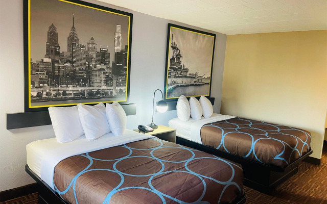 Super 8 by Wyndham Gloucester