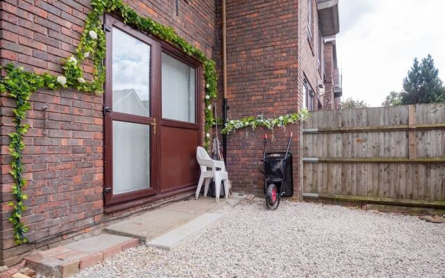 Stunning 2BR Flat Near Burgess Park W/garden