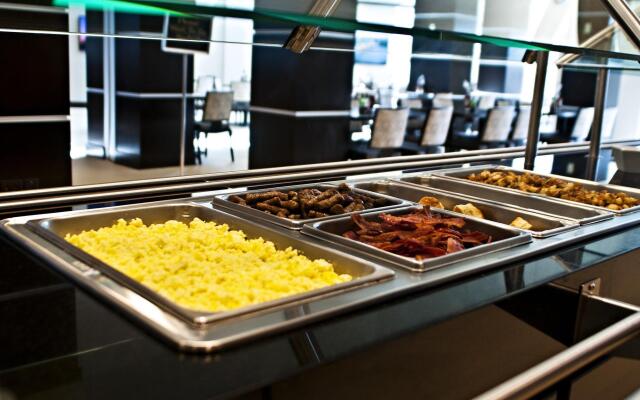 Embassy Suites by Hilton St. Louis Airport