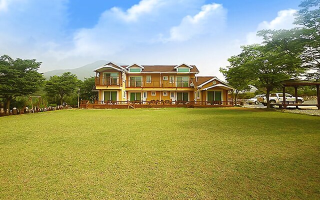 Hongchen Happiness Yard Pension