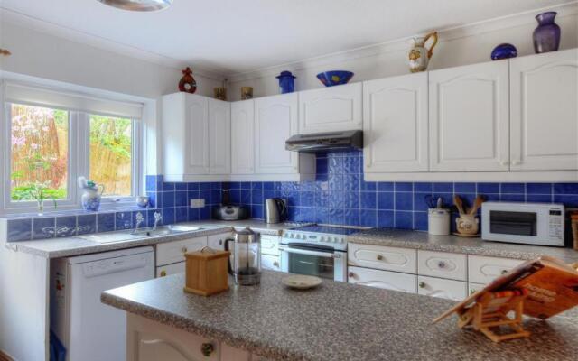 2 Kersbrook Gardens