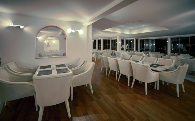 Jasmine Court Hotel