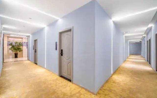 Bamboo Boat Light Luxury Hotel (Renmin Road, Huichuan District, Zunyi)