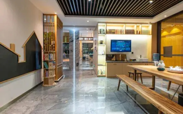 Gold Bay Business Hotel