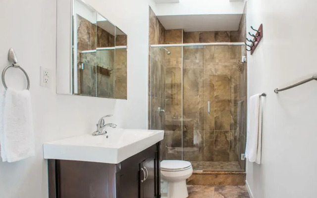 Sleek Studio in Downtown MTL by Sonder