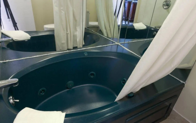 Travelodge by Wyndham Lynchburg