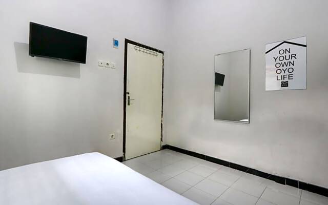OYO 3187 Kost Putri Bu Chris
