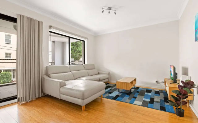 Lovely 2-bed With Balcony – Guest Rooms – Sydney