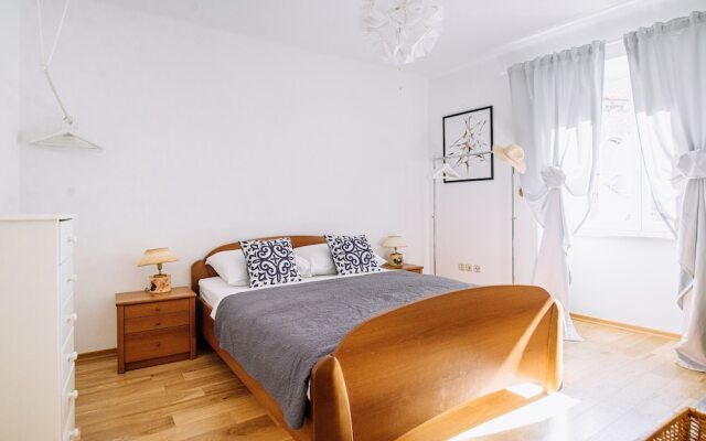 Illyria Old Town Apartment by DuHomes
