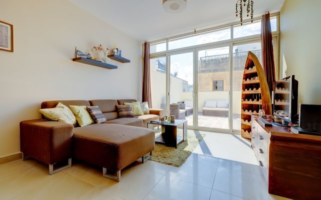 Cosy 1BR Penthouse Close to the Promenade