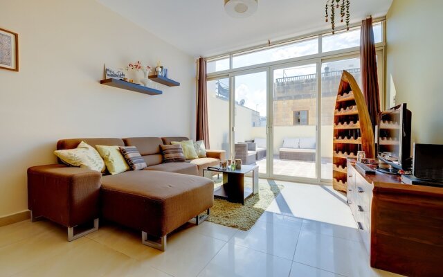 Cosy 1BR Penthouse Close to the Promenade