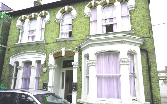 Queens Drive Hotel