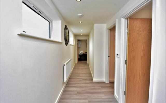 Exec 2Bed 2Bath Serviced Apartment Balcony Parking