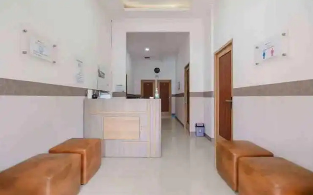 RedDoorz Syariah near Kota Cinema Mall Jatiasih