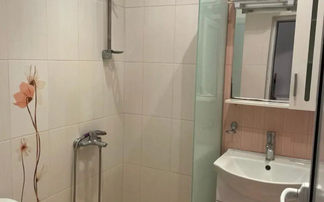 Top Center 2-BR Apartment with lovely Outdoor Area