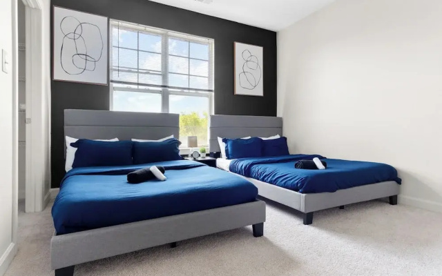 Upscale King 2BR Suite Downtown Raleigh