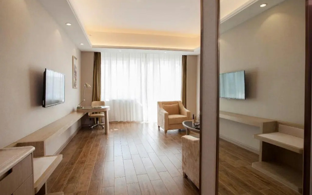 Vienna International Hotel (Sanya High-speed Railway Station)