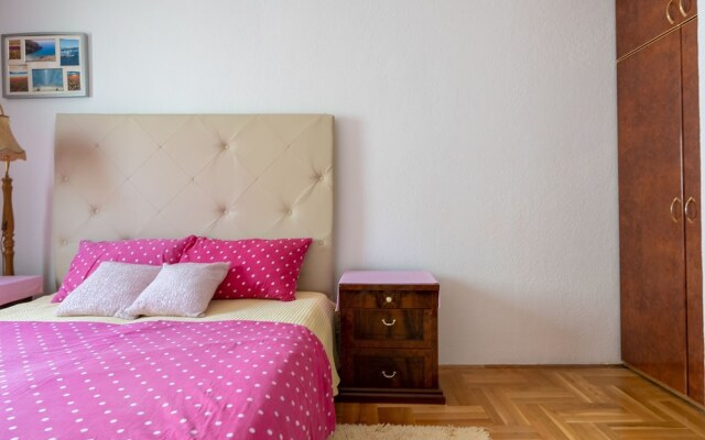 Modern Apartment in Okrug Gornji With Swimming Pool