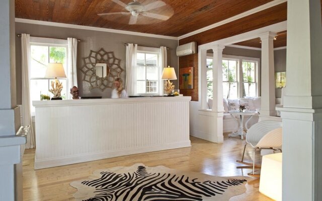 Alexander's Guesthouse - Adults Only